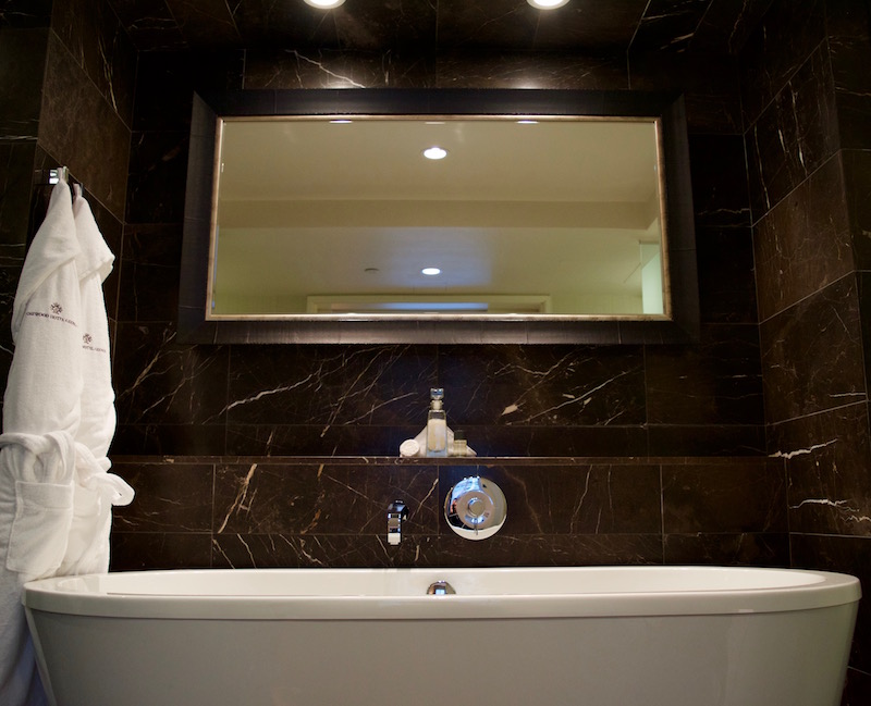 Relaxing Spa-Like Bathtub 