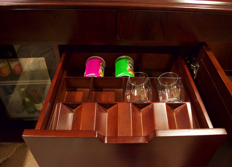Snacks And Glassware 