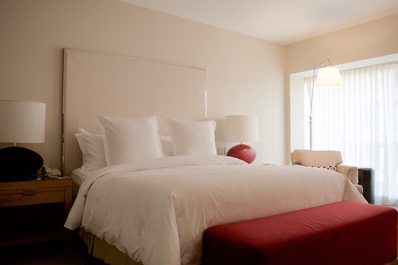 Four Seasons Hotel Seattle Partial Bay-View Room Bed